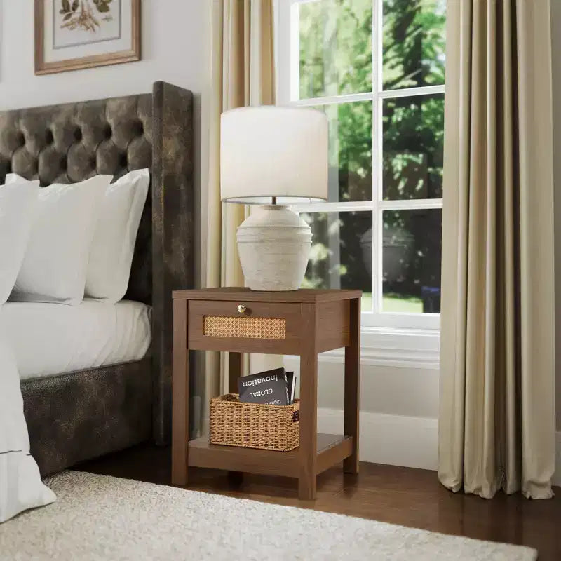 Comodino bohémien in rattan da 45 cm con cassetto e pomelli in ottone, tavolino in legno con ripiano aperto per camera da letto/soggiorno