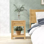 Comodino bohémien in rattan da 45 cm con cassetto e pomelli in ottone, tavolino in legno con ripiano aperto per camera da letto/soggiorno