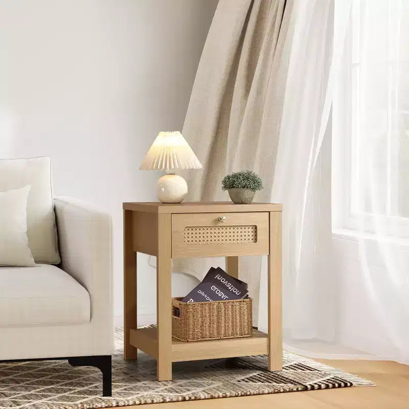 Comodino bohémien in rattan da 45 cm con cassetto e pomelli in ottone, tavolino in legno con ripiano aperto per camera da letto/soggiorno