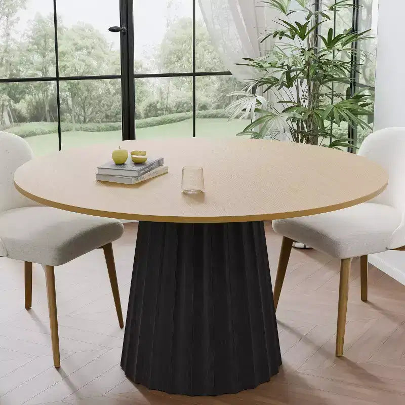 Tavolo da pranzo rotondo da 132 cm in legno massello per 4-6 persone con base affusolata scanalata, naturale
