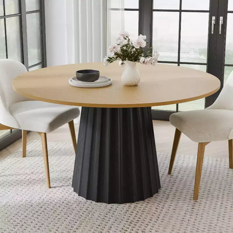 Tavolo da pranzo rotondo da 132 cm in legno massello per 4-6 persone con base affusolata scanalata, naturale