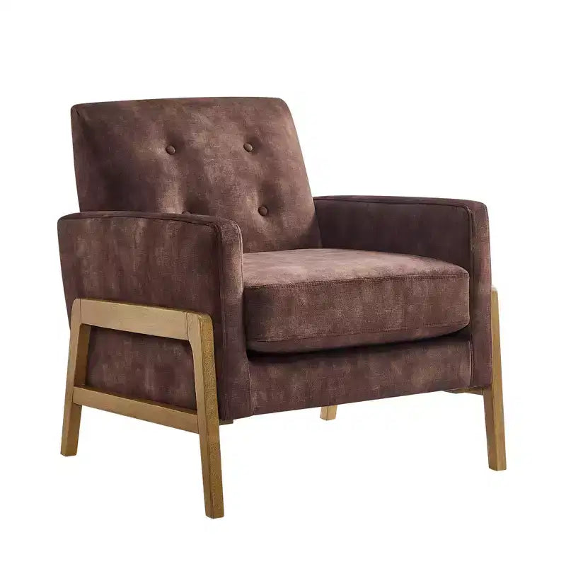 Poltrona moderna ed elegante con schienale trapuntato, rivestita in tessuto e con struttura in legno massello, ideale per il relax e la lettura in salotto